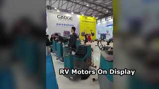 Di Lantai: Motor Kami di Pameran